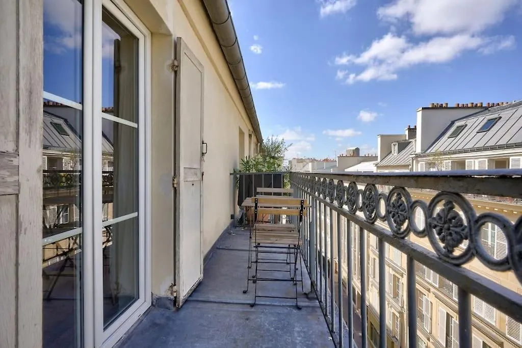 Superbe T2 Avec Balcon Proche Du Musee De La Vie Romantique location