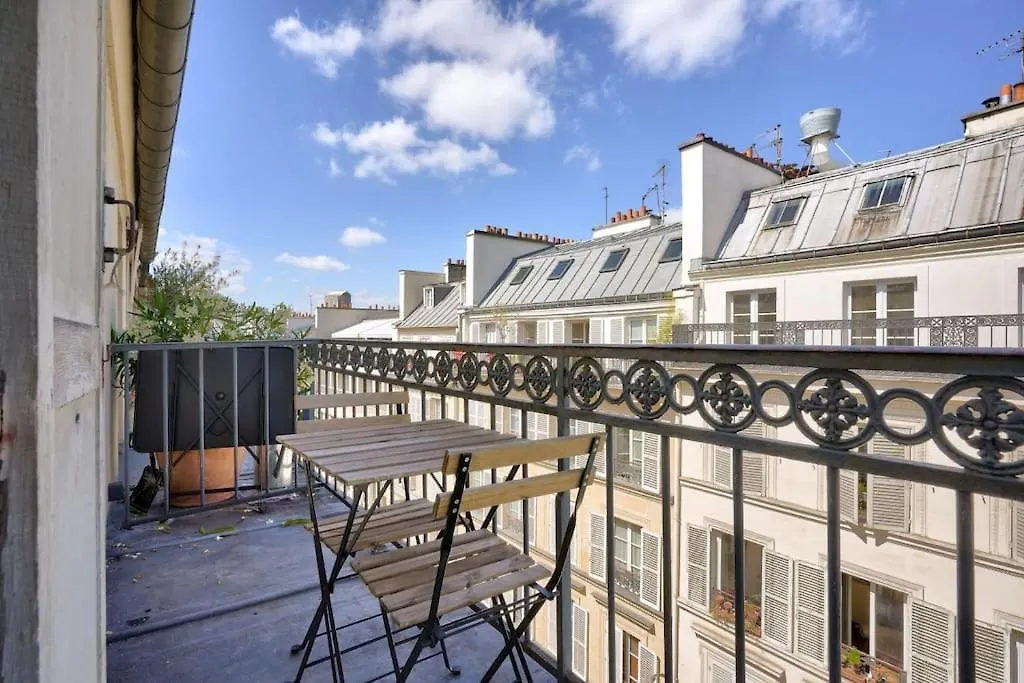 Appartement Superbe T2 Avec Balcon Proche Du Musee De La Vie Romantique Paris